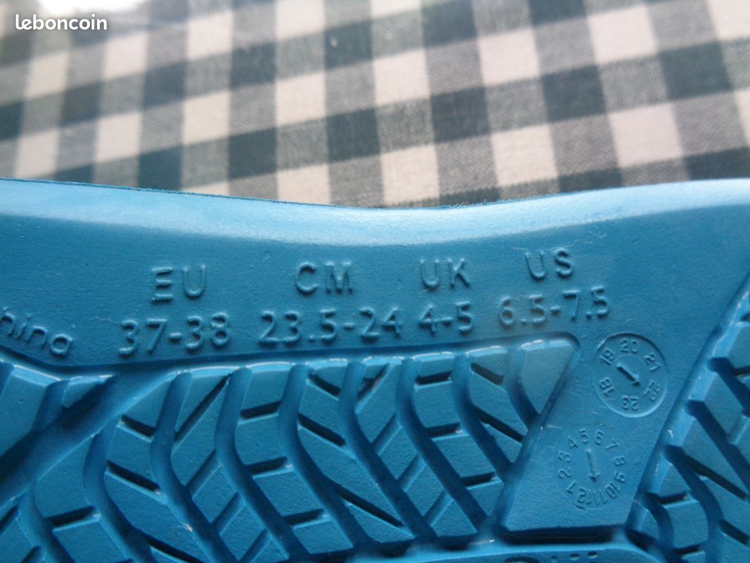 Lot de 4 paires chaussures piscine P 38 (image 9)