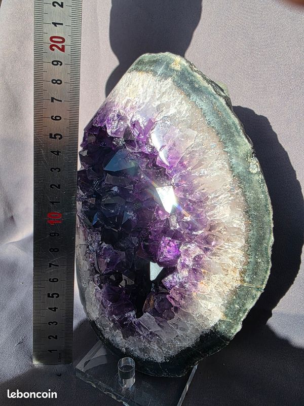 Poisson Sculpté En Améthyste Naturelle Du Brésil - 4,89 Carats - Pierre Fine Violette