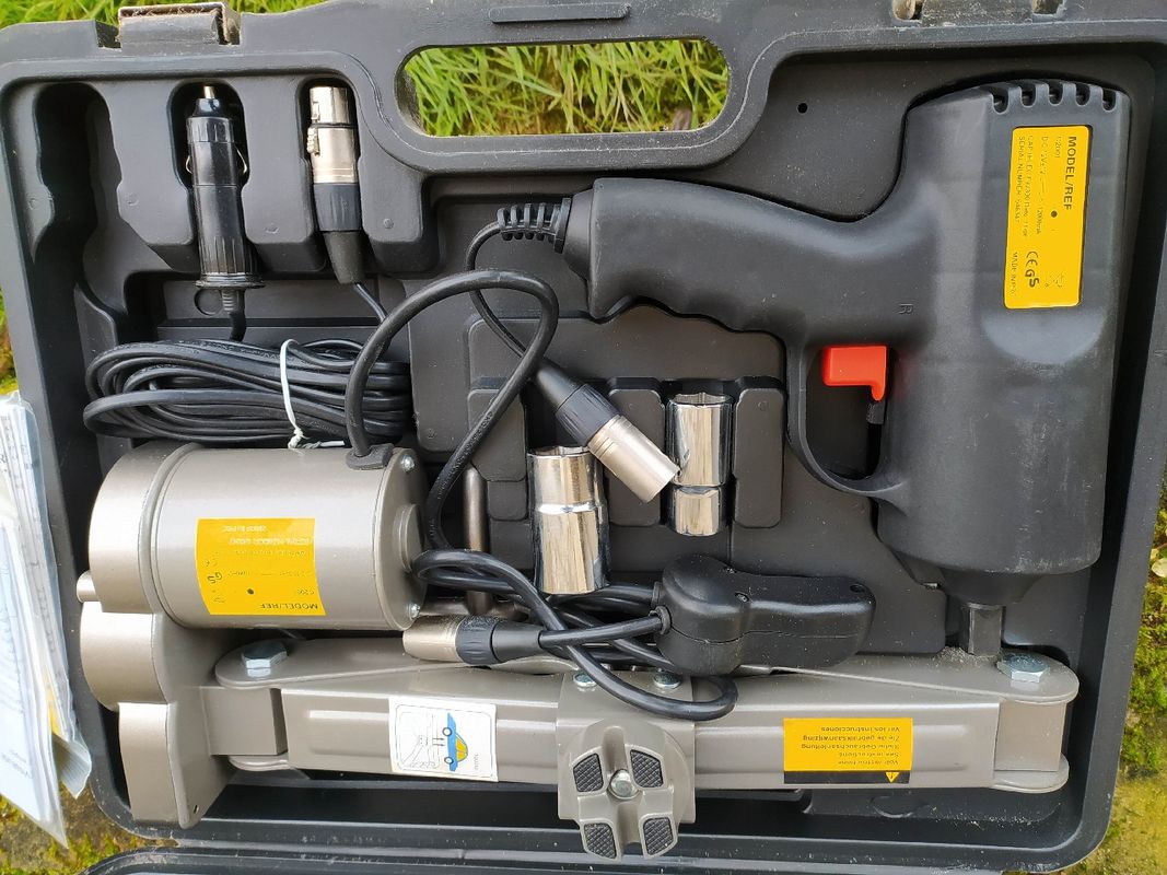 Cric électrique 12V pour voiture - Équipement auto