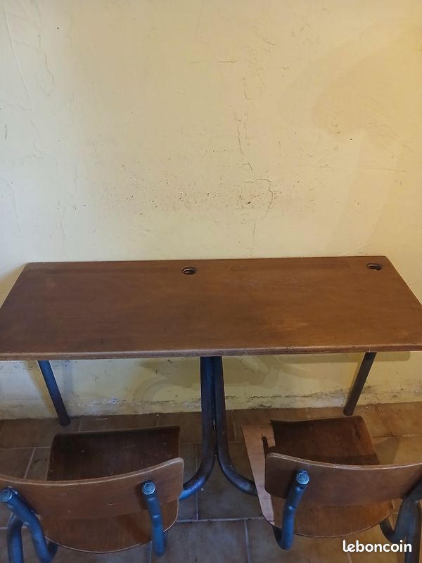 Table d’écolier ancien (image 1)