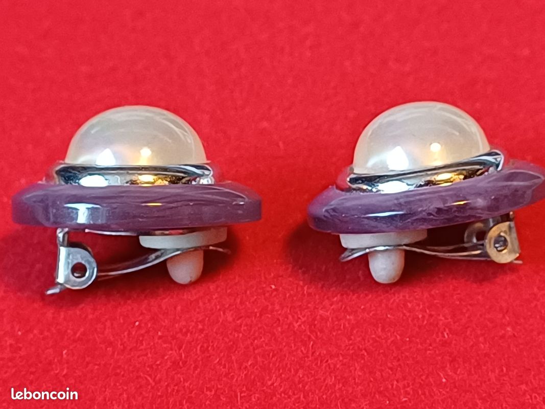 Lot De 500 Paires De Boucles D'oreilles Puces En Plastique - Fin De Stock Revendeur - Occasion