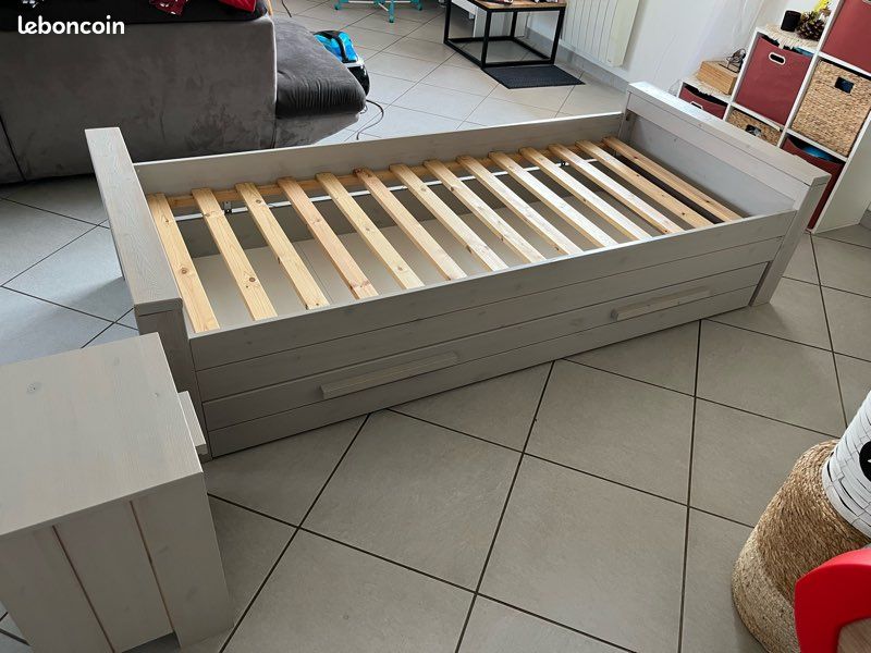 Lit 90 x 200 - matelas - table de chevet (image 5)