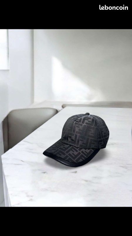 Casquette et sacoche (image 2)