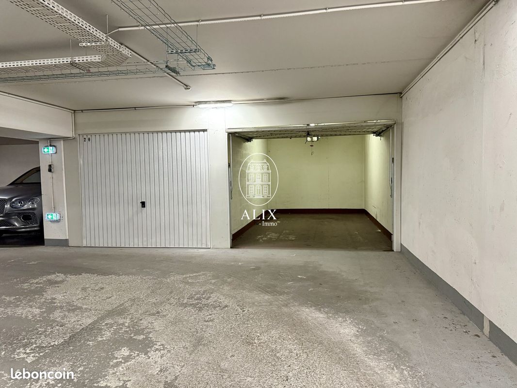 Parking 16 m² · à Paris · 16 m² · 320 €/mois