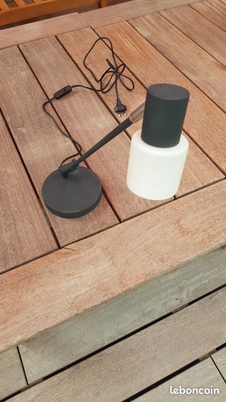 Lampe de bureau contemporaine – Chevet minimaliste Madura - Métal noir et blanc (image 3)