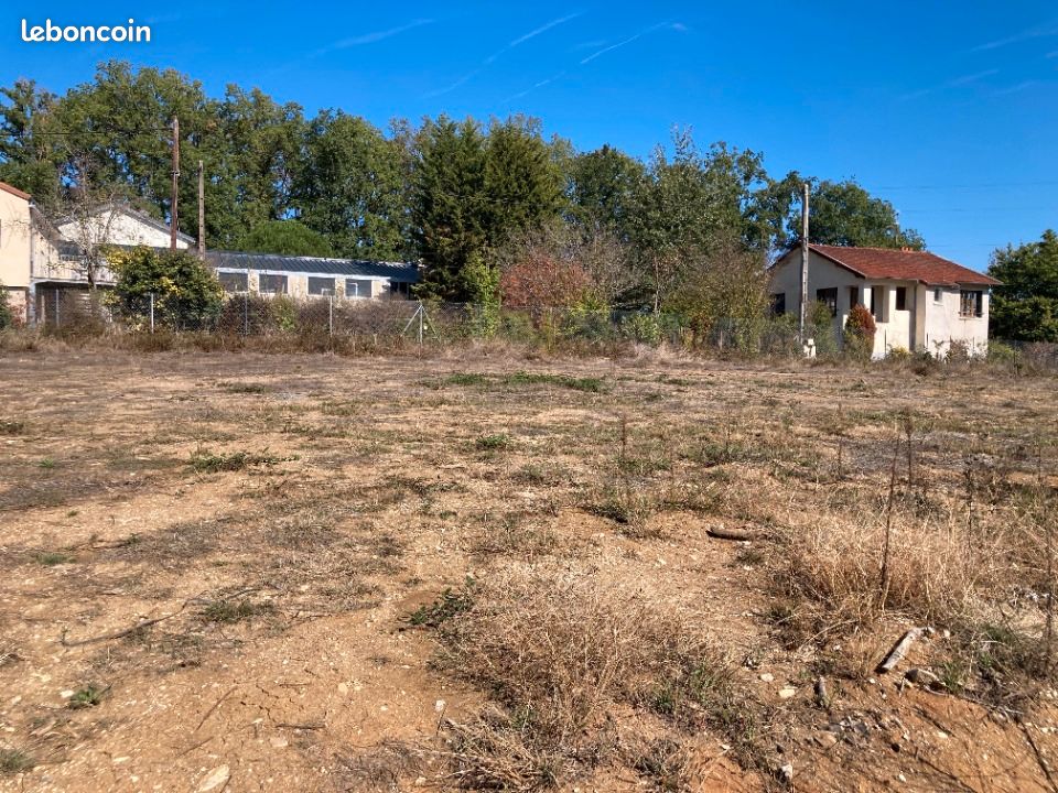 Terrain 390 m² · à Isle · 72 080 €