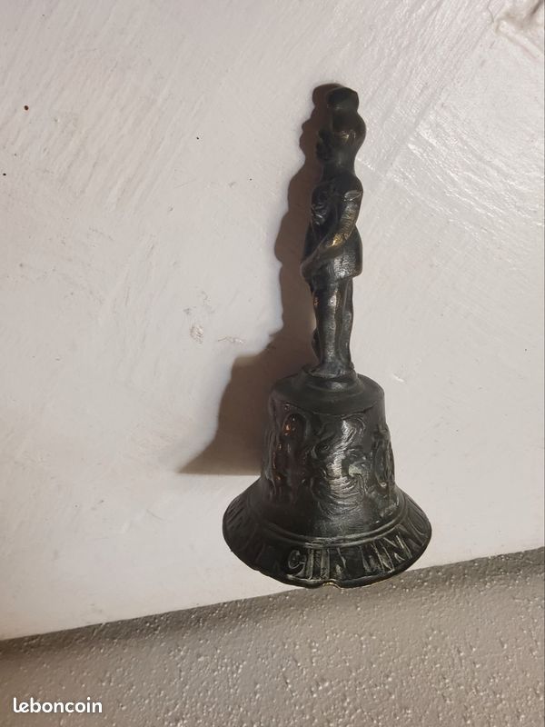 Clochette en bronze ancienne (image 2)