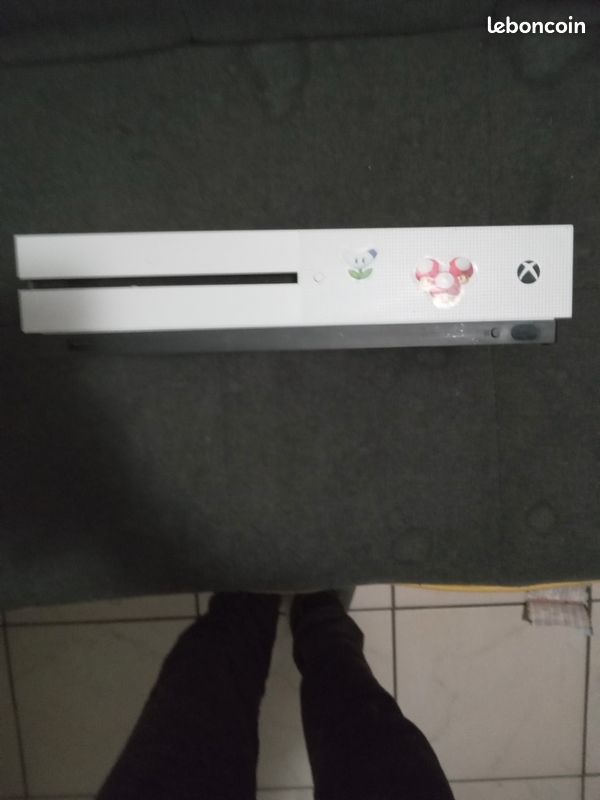 Vend xbox one s bonne etat (image 1)