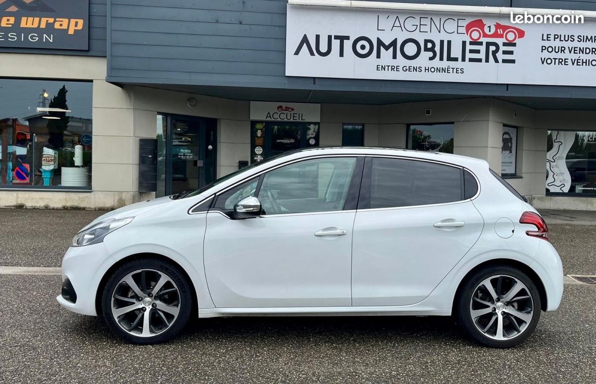Peugeot 208 1.2 puretech 110ch feline 5cv 5p (image 2)