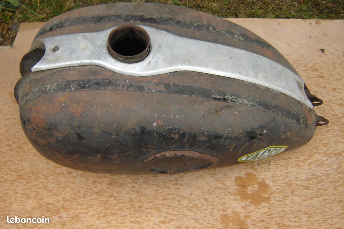 Réservoir moto ancienne (image 1)