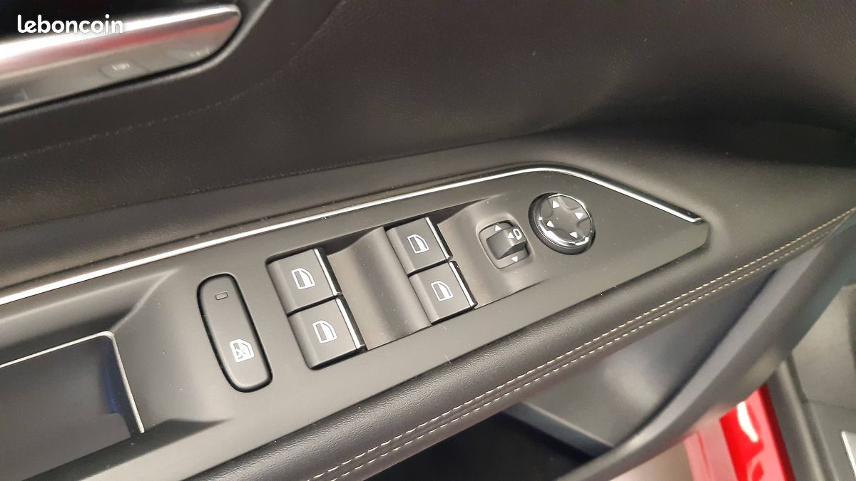 PEUGEOT 3008 PureTech 130ch S&S EAT8 GT (image 21)