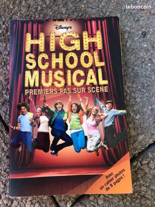 High school musical - premiers pas sur scène- Hachette Jeunesse (image 1)