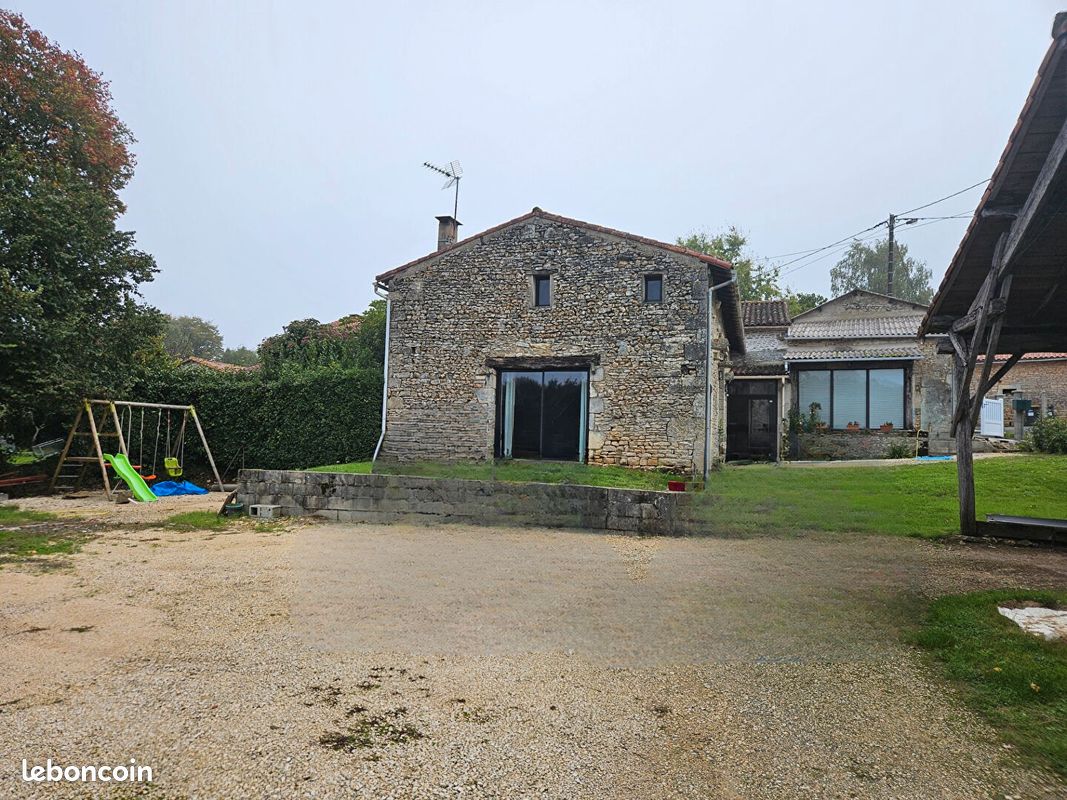 Maison 5 pièces 158 m² · à Lizant · 158 m² · 161 000 €