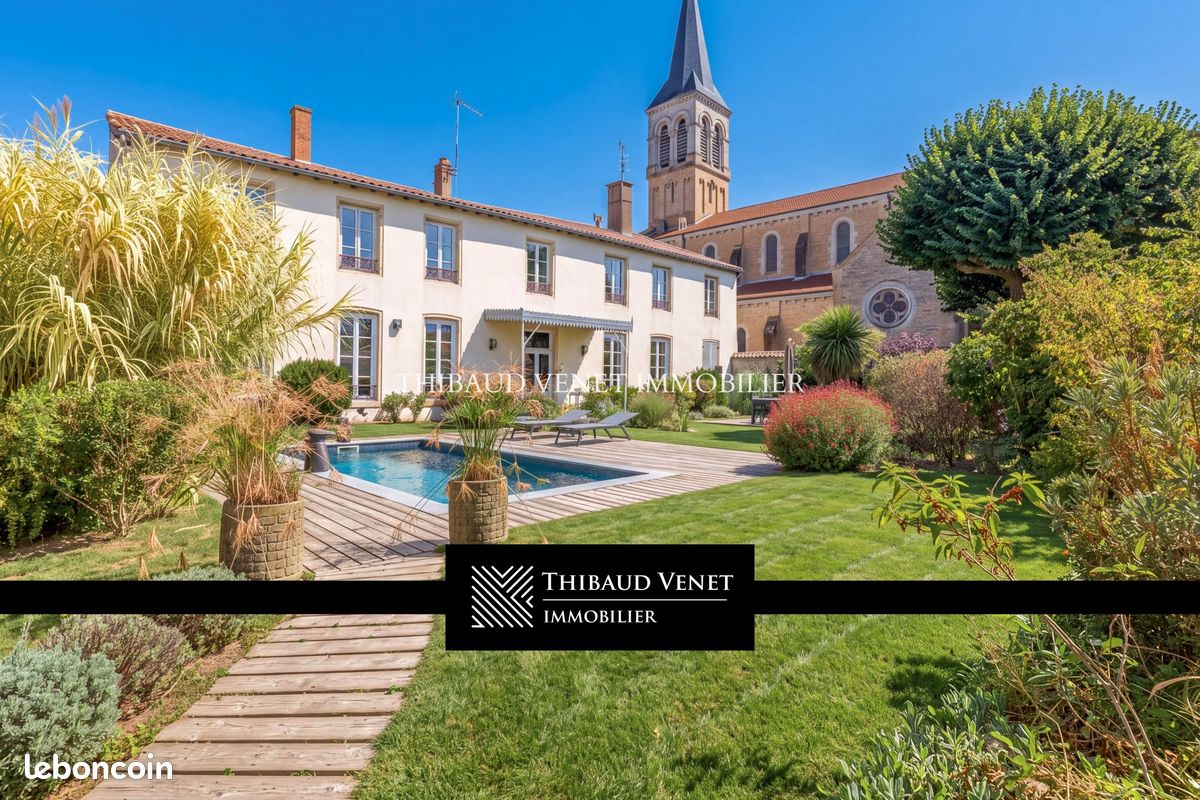 Maison 16 pièces 344 m² · à Belleville-en-Beaujolais · 344 m² · 850 000 €