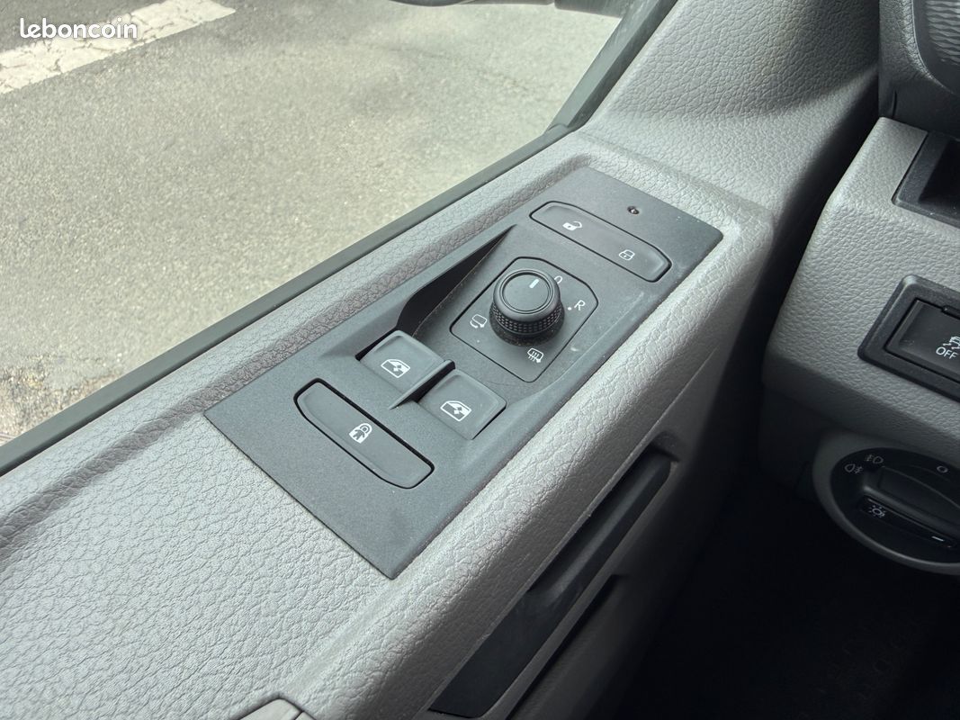 VOLKSWAGEN TRANSPORTER T6 STYLEVAN 2.0 TDI 150 L1H1 AMENAGE BUSINESS LINE DSG BVa (image 27)