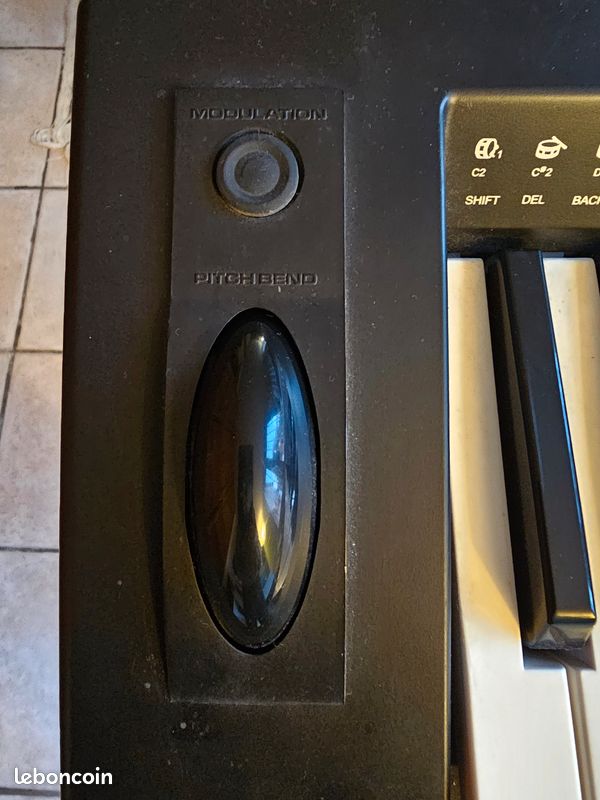Piano électrique à récupérer en mains propres (image 6)