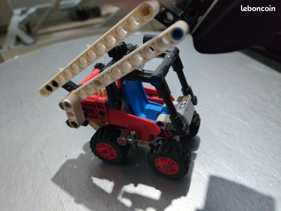 Tractopelle lego technic 42116 Collection