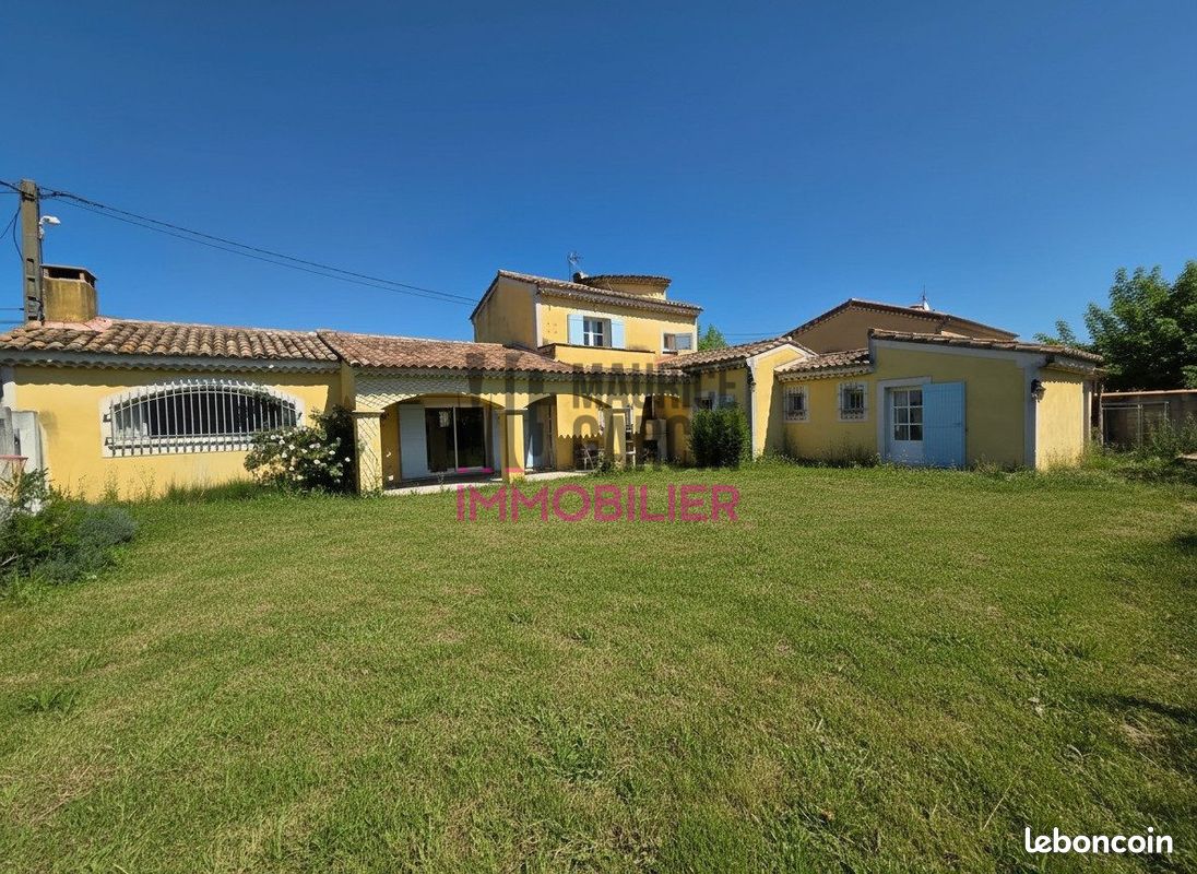 Maison 4 pièces 130 m² · à Entraigues-sur-la-Sorgue · 130 m² · 318 000 €