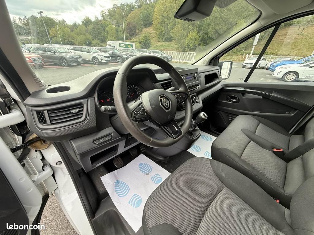 RENAULT TRAFIC L1H1 2800 Kg 2.0 Blue dCi - 130 Fourgon Confort TVA RECUPERABLE + CLIM (image 10)
