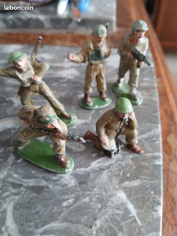 LOT DE 12 FIGURINES QUIRALU SOLDATS SKIEUR ETC EUR 29,90 - FR