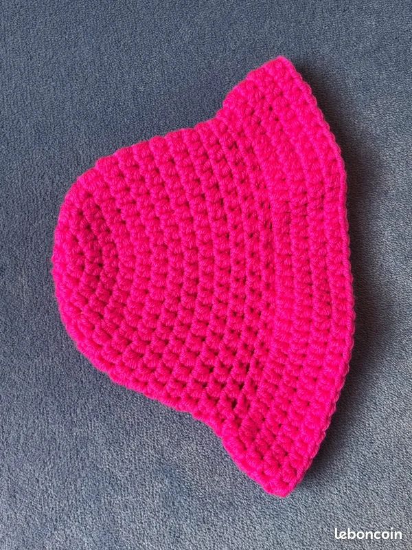 Chapeau en crochet rose fuchsia fait main (image 4)