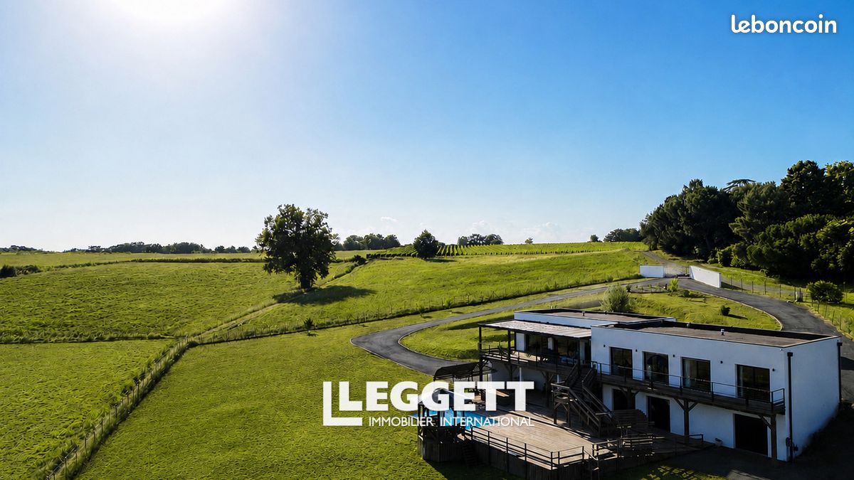 Maison 8 pièces 300 m² · à Saint-Genès-de-Lombaud · 300 m² · 750 000 €