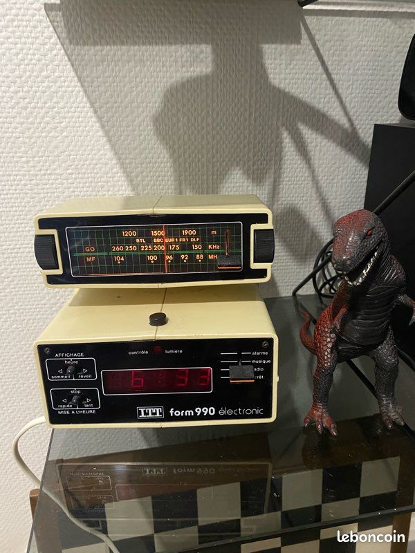 Ancien radio réveil ITT form 990 design 70's Space Age (image 2)