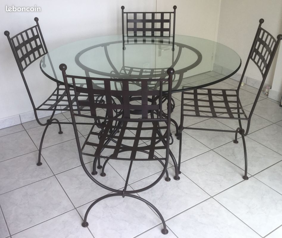 Table en verre et chaises en fer forgé (image 1)