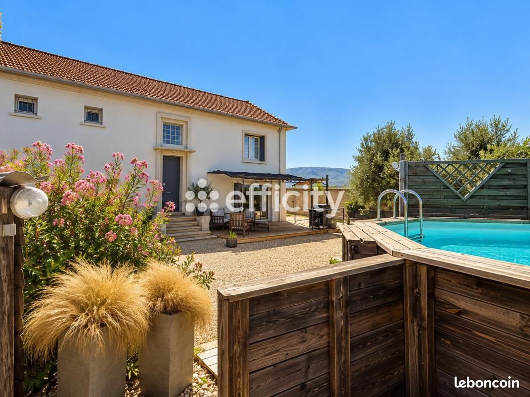 Maison 6 pièces 153 m² · à Saint-Maximin-la-Sainte-Baume · 153 m² · 450 000 €