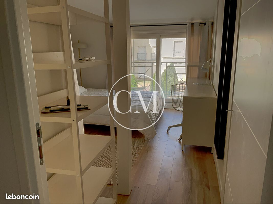 Appartement 1 pièce 16 m² · à Versailles · 16 m² · 750 €