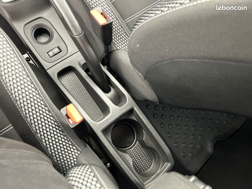 DACIA Duster dCi 110 4x2 Prestige (image 27)