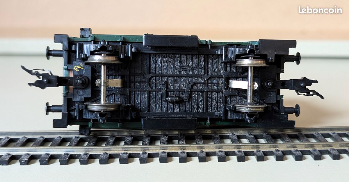 WAGON COUVERT A 2 ESSIEUX SNCF EP III