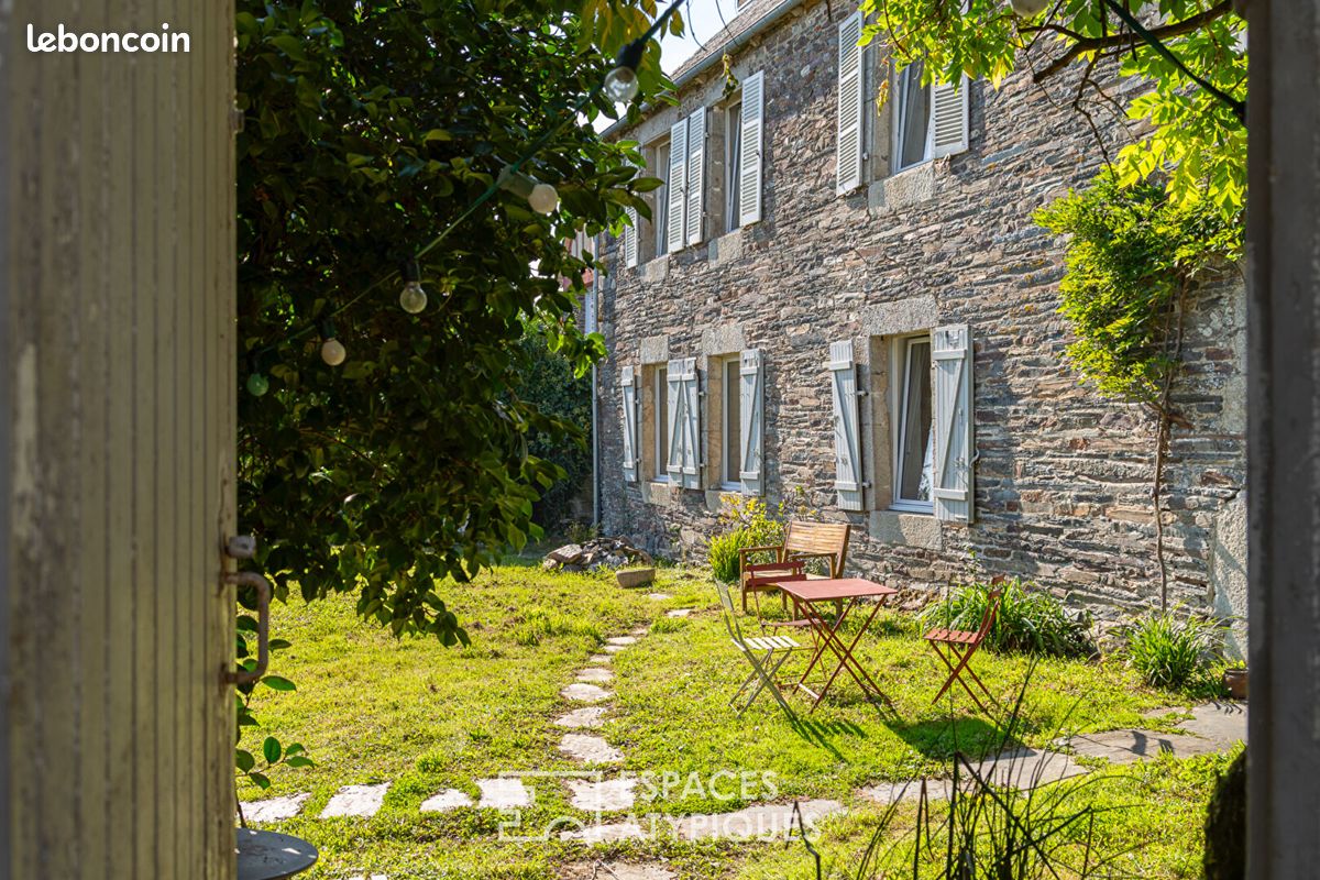 Maison 9 pièces 261 m² · à Uzel · 261 m² · 335 000 €