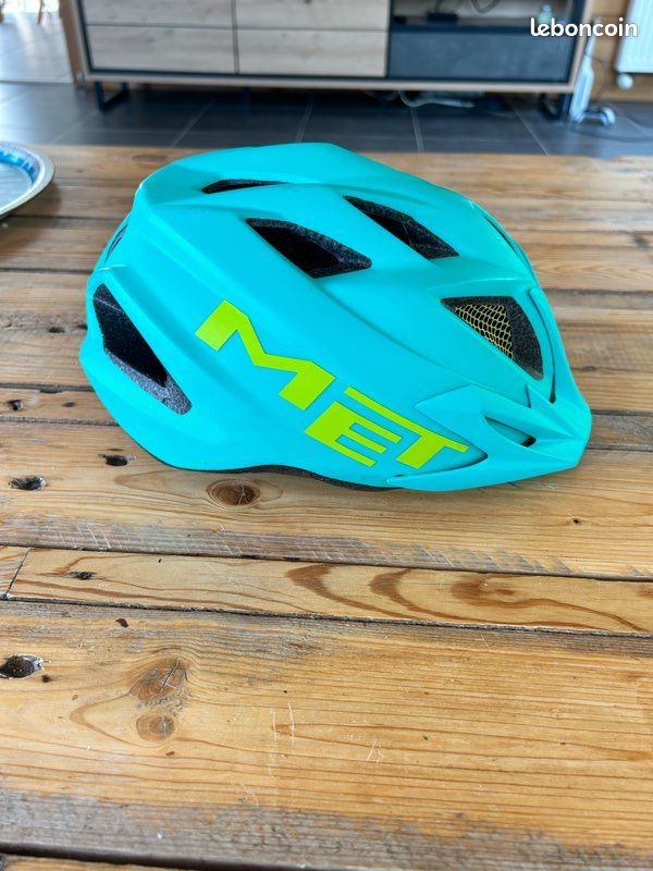 Casque enfant MET, TBE (image 1)