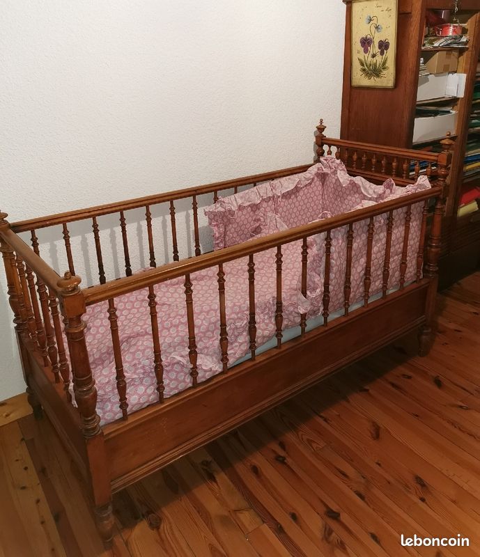 Lit bébé très ancien (image 1)