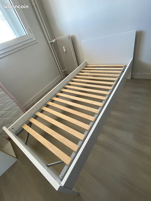 Lit blanc+ sommier (image 1)