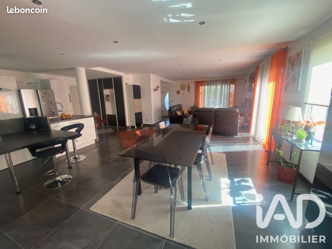 Maison 5 pièces 146 m² · à Jacou · 146 m² · 2 320 €