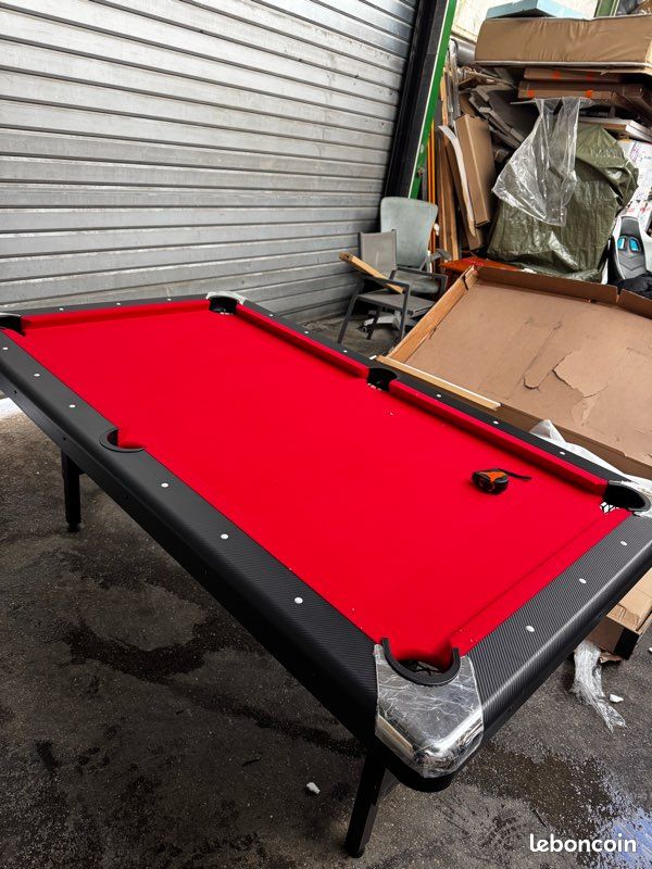 VEVOR Table De Billard 213,4 Cm, Kit De Billard Pliable Et Portable Ensemble Daccessoires Complets Avec Balles Queues Craies Et Brosse Couleur Noir Avec Tissu Rouge Pour Domicile Club Caf