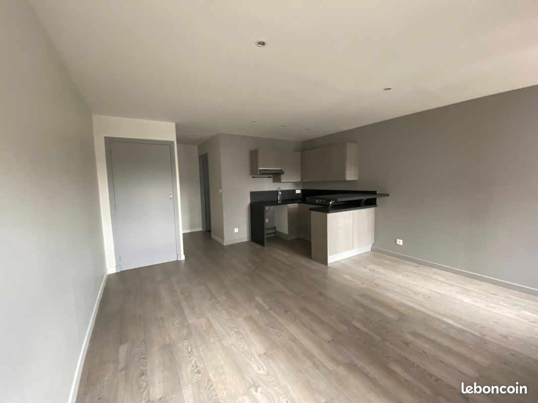 Appartement 1 pièce 30 m² · à Bassens · 30 m² · 570 €/mois