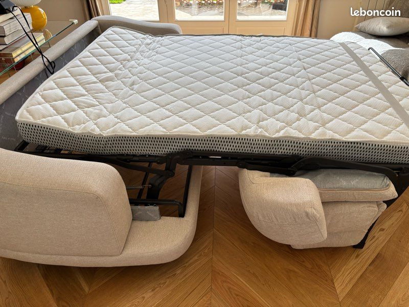 Canapé contemporain convertible haut de gamme comme neuf (image 3)