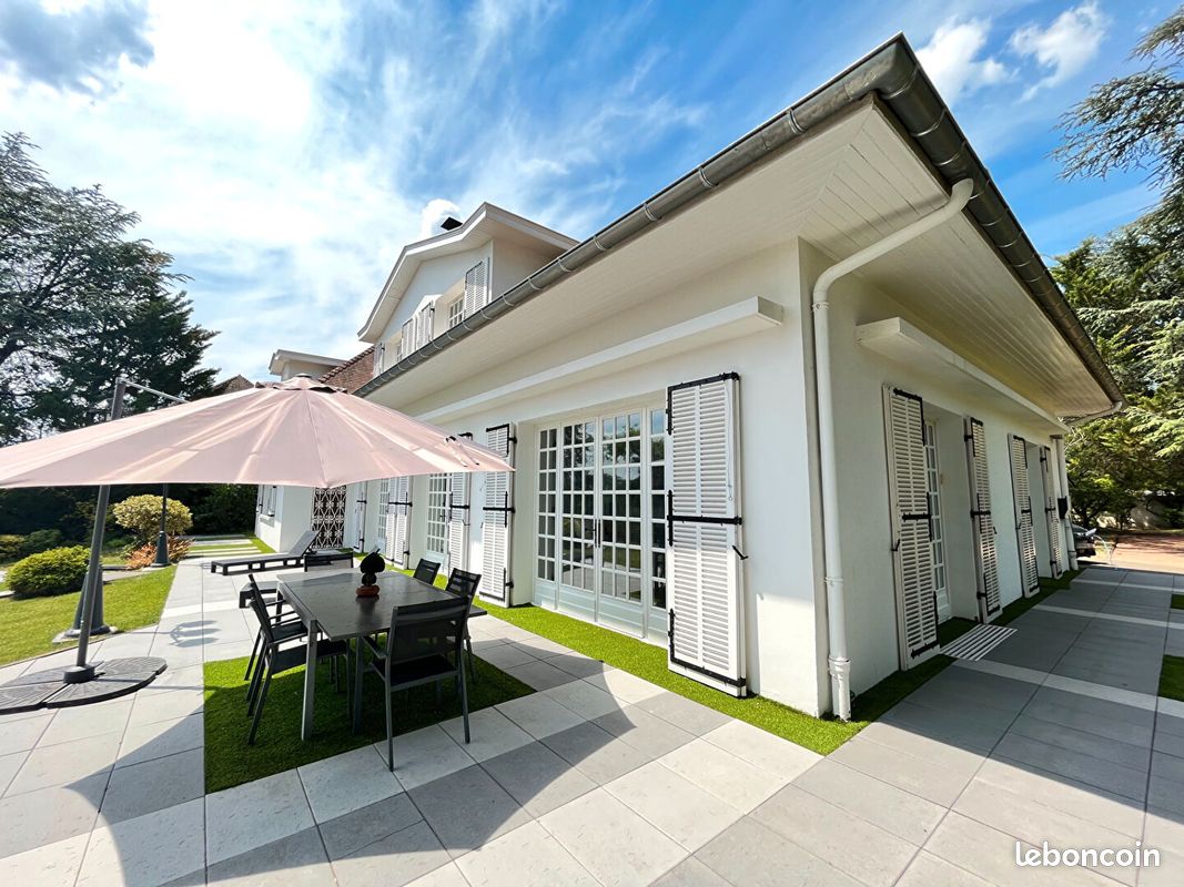 Propriété 8 pièces 340 m² (image 9)