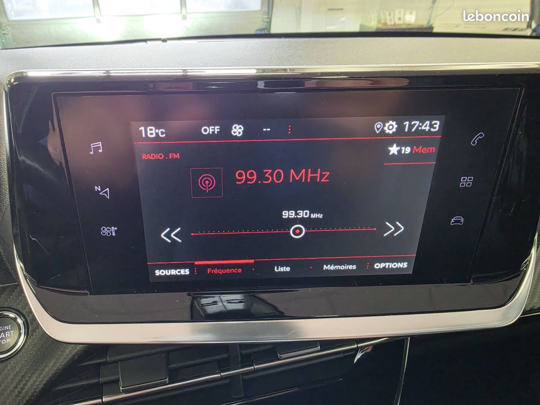 PEUGEOT 208 PureTech 100 S&S EAT8 Allure (image 21)