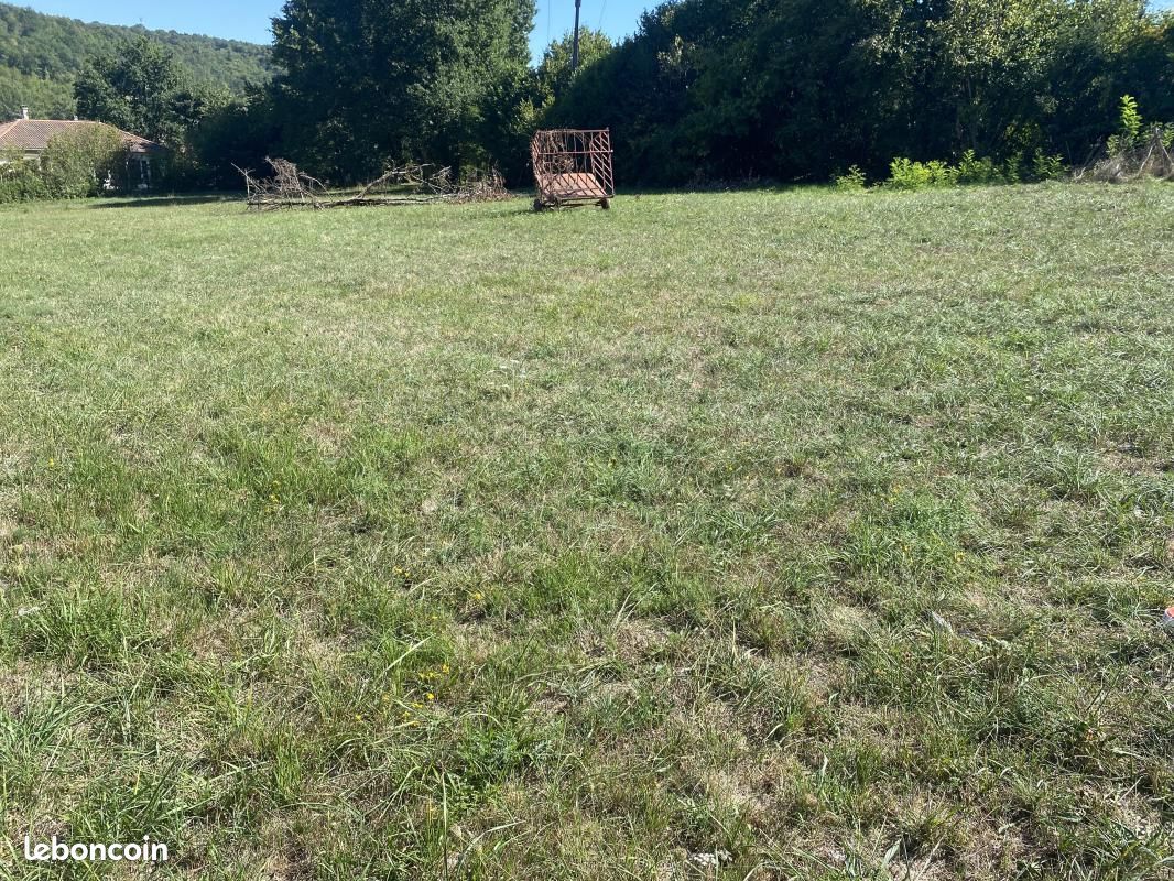 Terrain 1 602 m² Chateau L Eveque · à Château-l'Évêque · 40 000 €