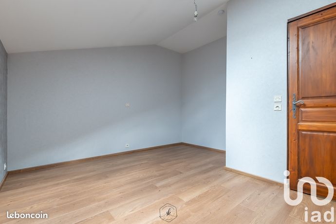 https://img.leboncoin.fr/api/v1/lbcpb1/images/06/9b/a2/069ba21362b00a0052fe2fcd747de5465126c79b.jpg?rule=ad-image