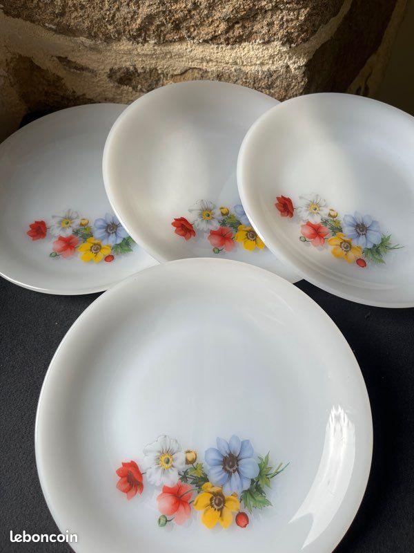 Lot de 4 petites assiettes Arcopal Vintage (image 1)