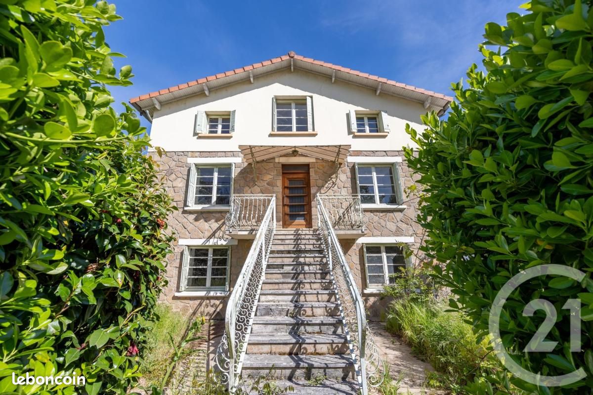 Maison 11 pièces 212 m² · à Carmaux · 212 m² · 120 000 €
