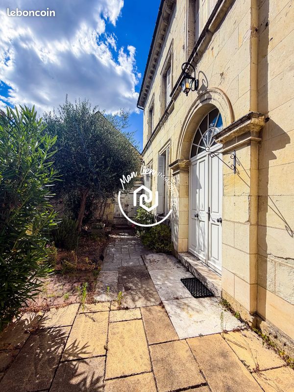 Maison 8 pièces 279 m² · à Bourgueil · 279 m² · 449 000 €