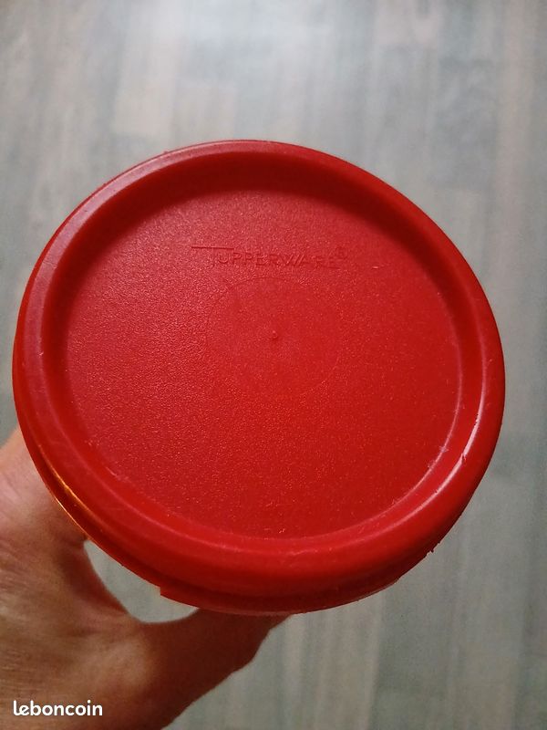 Économiseur d'espace Tupperware / boîte de stockage de spaghettis