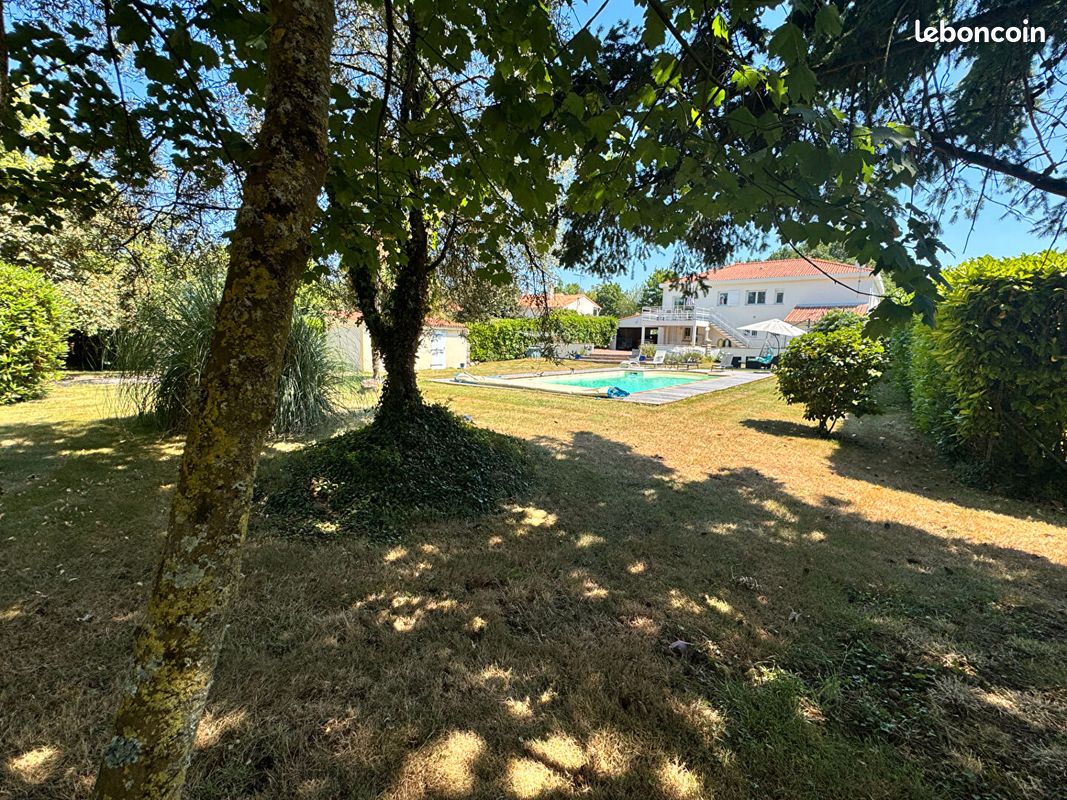 Maison 9 pièces 209 m² · à Le Poiré-sur-Vie · 209 m² · 395 000 €