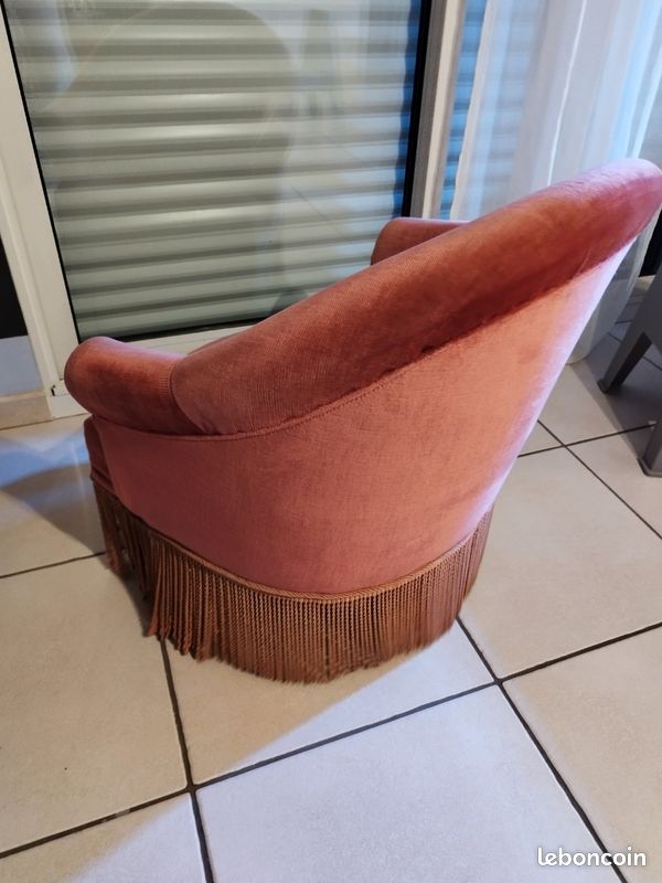 Fauteuil crapaud rose vintage pieds compas (image 5)